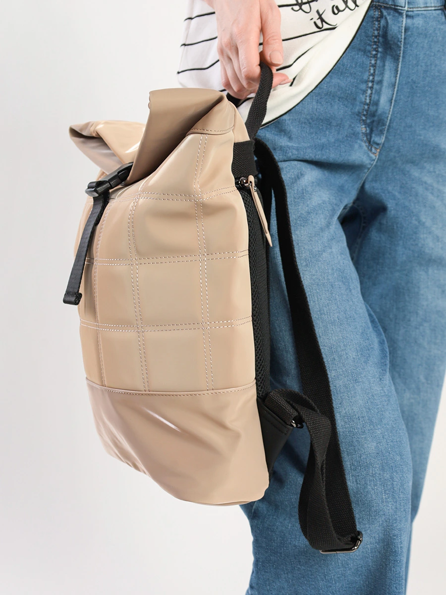 Рюкзак бежевого цвета с декоративной прострочкой